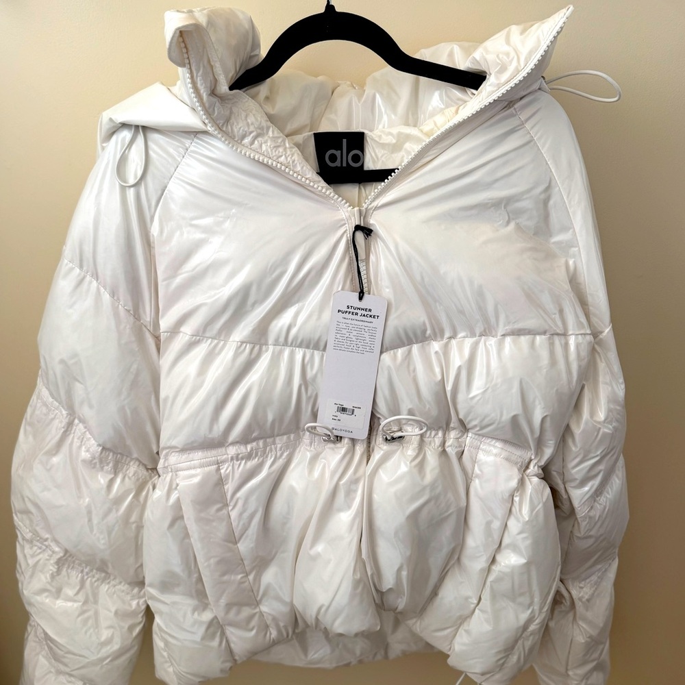 Alo Yoga Stunner Puffer Jacket NWT ⛷️🤍❄️